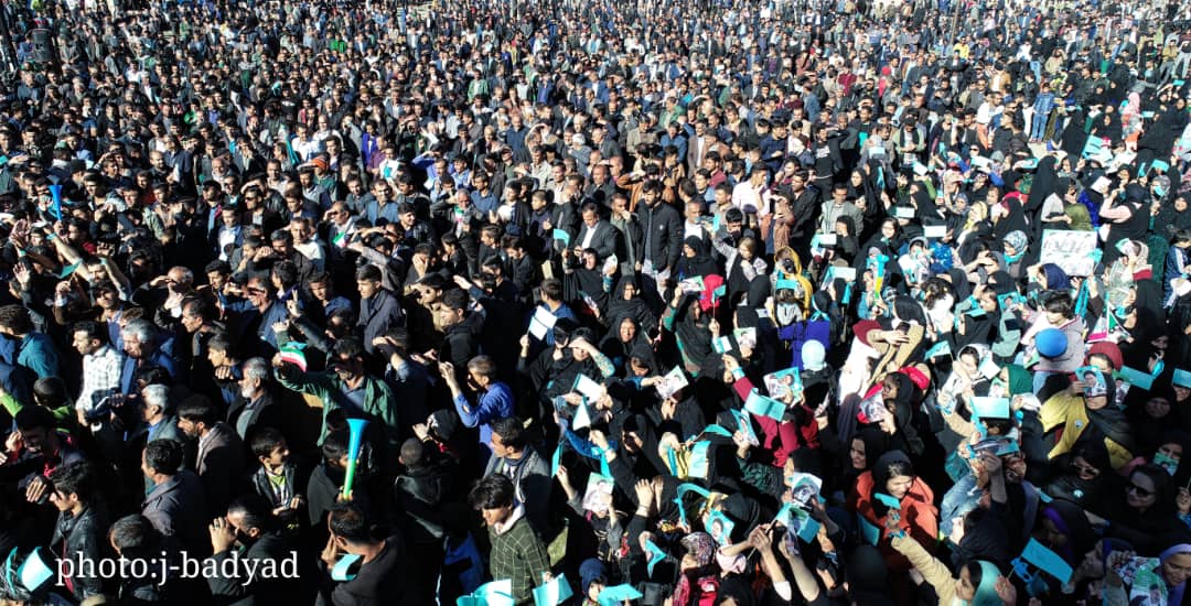 نماینده وقتی وارد یک دستگاه دولتی می‌شود باید آن اقتداری که مردم، رهبری و قانون می‌خواهد در آن نمایان باشد نه چیز دیگری